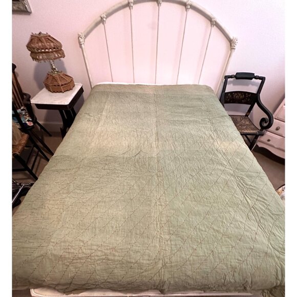 1930s 1940s quilt with feedsack fabrics hand pieced and quilted 71” x 82” - Picture 9 of 10